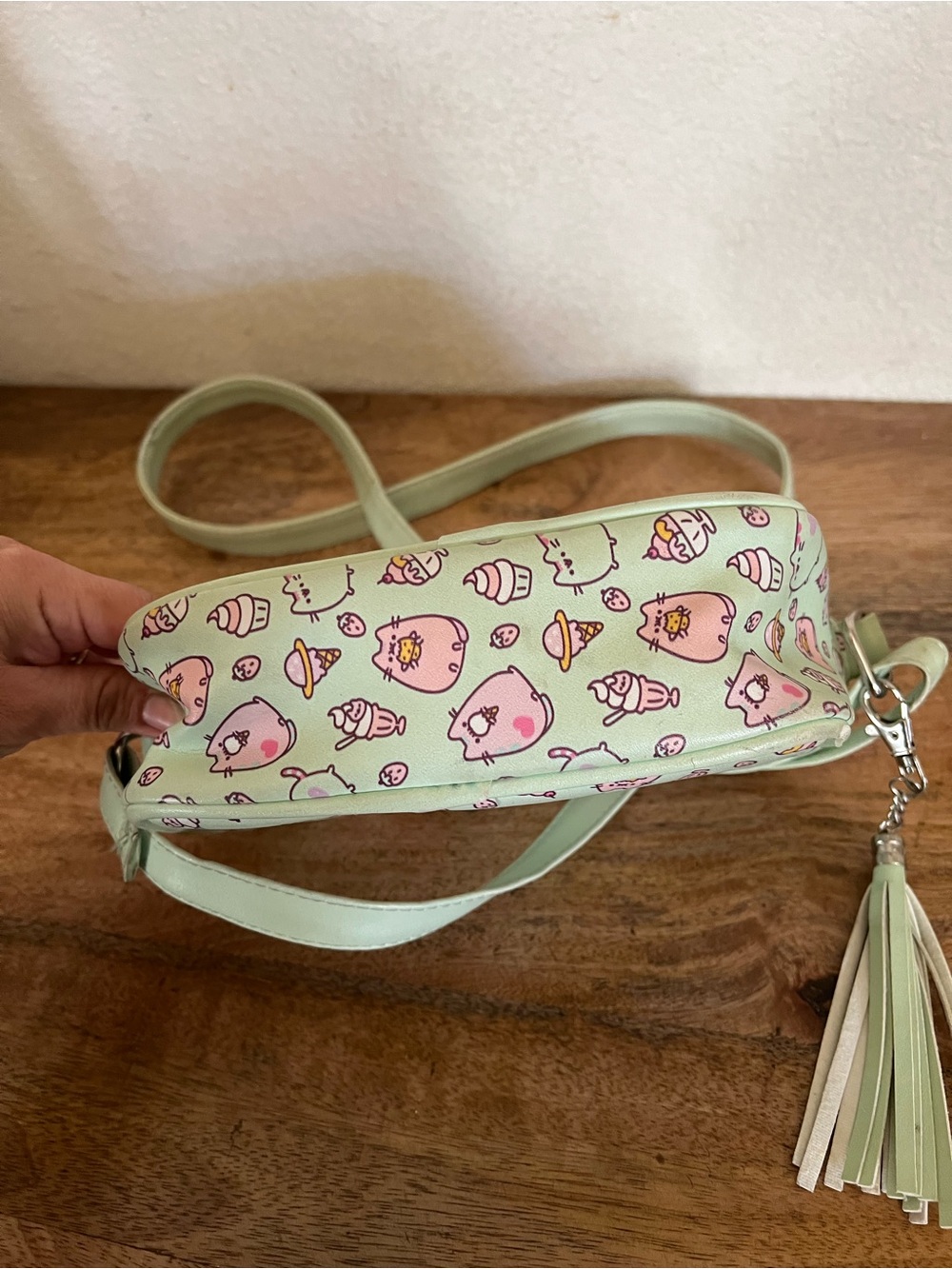 Hot Topic Pusheen Ice Cream Camera Crossbody Bag. - Picture 6 of 11